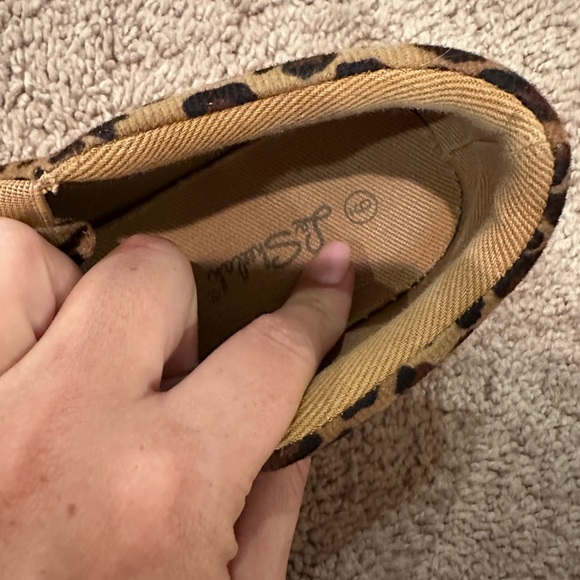 Slip ons - Picture 2 of 2